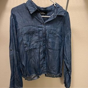 Lulu’s cropped chambray top